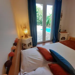 Couette-café Independante Donnant Sur Piscine, Le Marin